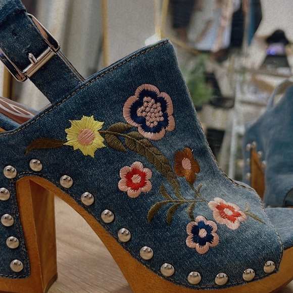 Wishbone collection floral stud platform - Picture 3 of 4